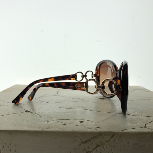 Oleg Cassini Round Tortoise Shell Frame And Medium Arm Yellow Tint - Picture 6 of 6